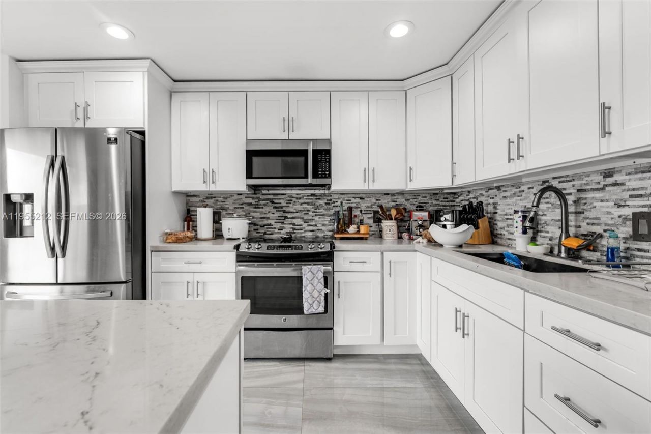 6934 SW 164th Ct, Miami, FL 33193 Photo