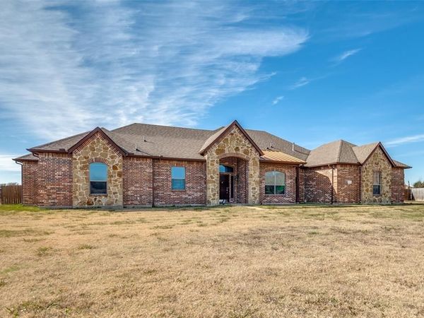 124 Windsor Circle, Waxahachie, TX 75165
