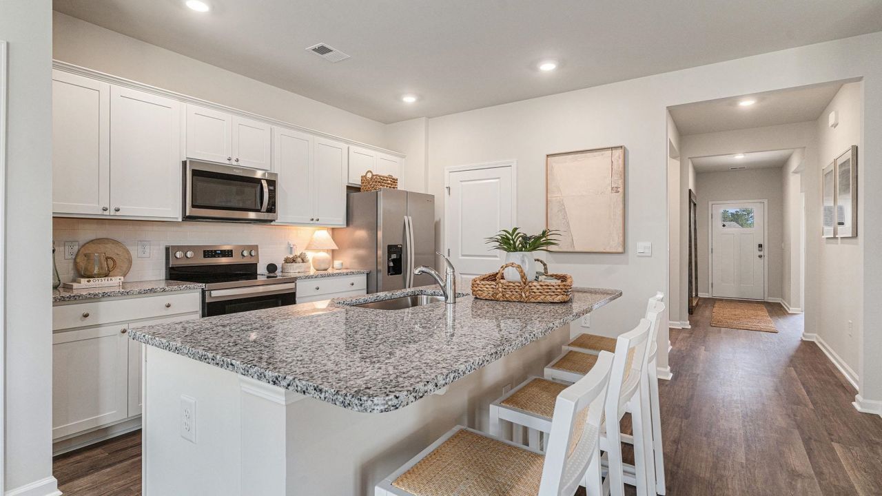 339 Skyward St. Photo 4