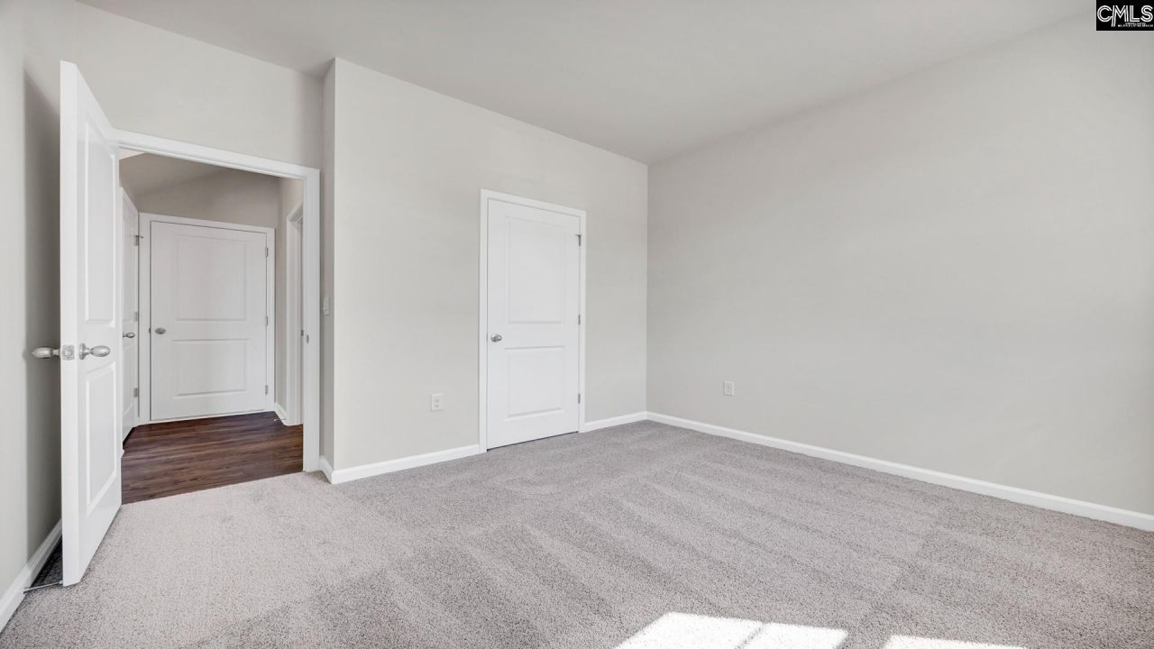 453 Leathertree Lane Photo 14