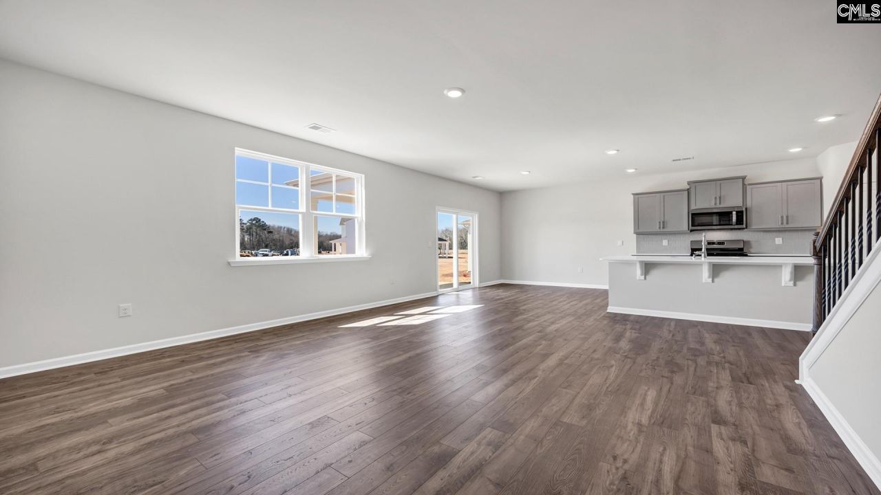 453 Leathertree Lane Photo 16