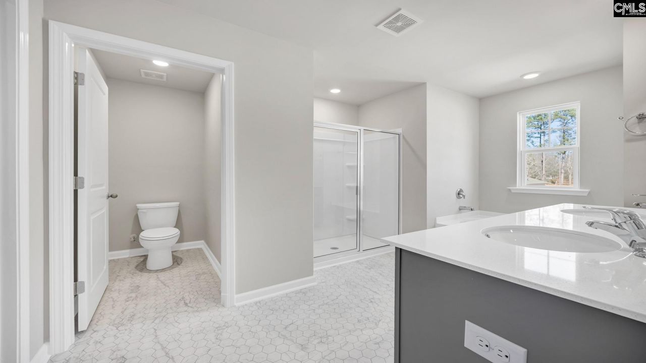 453 Leathertree Lane Photo 23