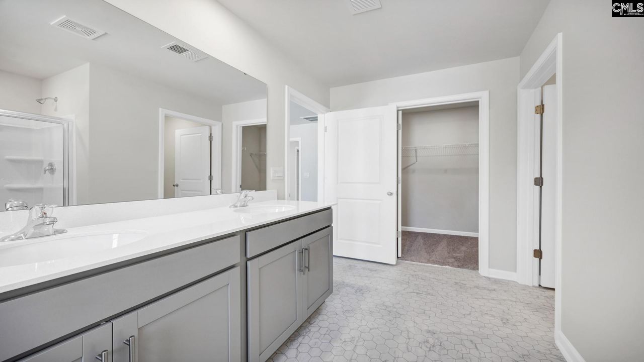 453 Leathertree Lane Photo 24