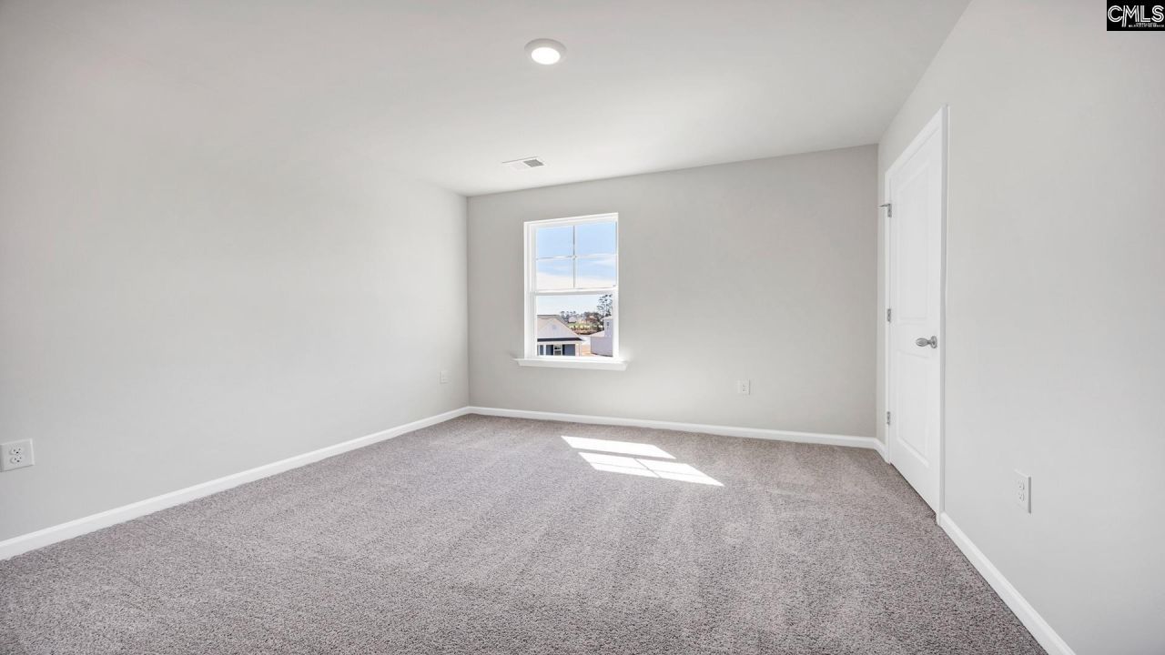 453 Leathertree Lane Photo 26