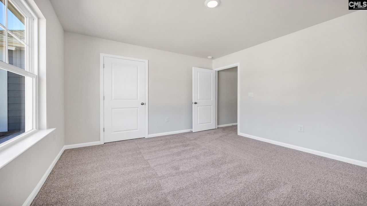 453 Leathertree Lane Photo 35