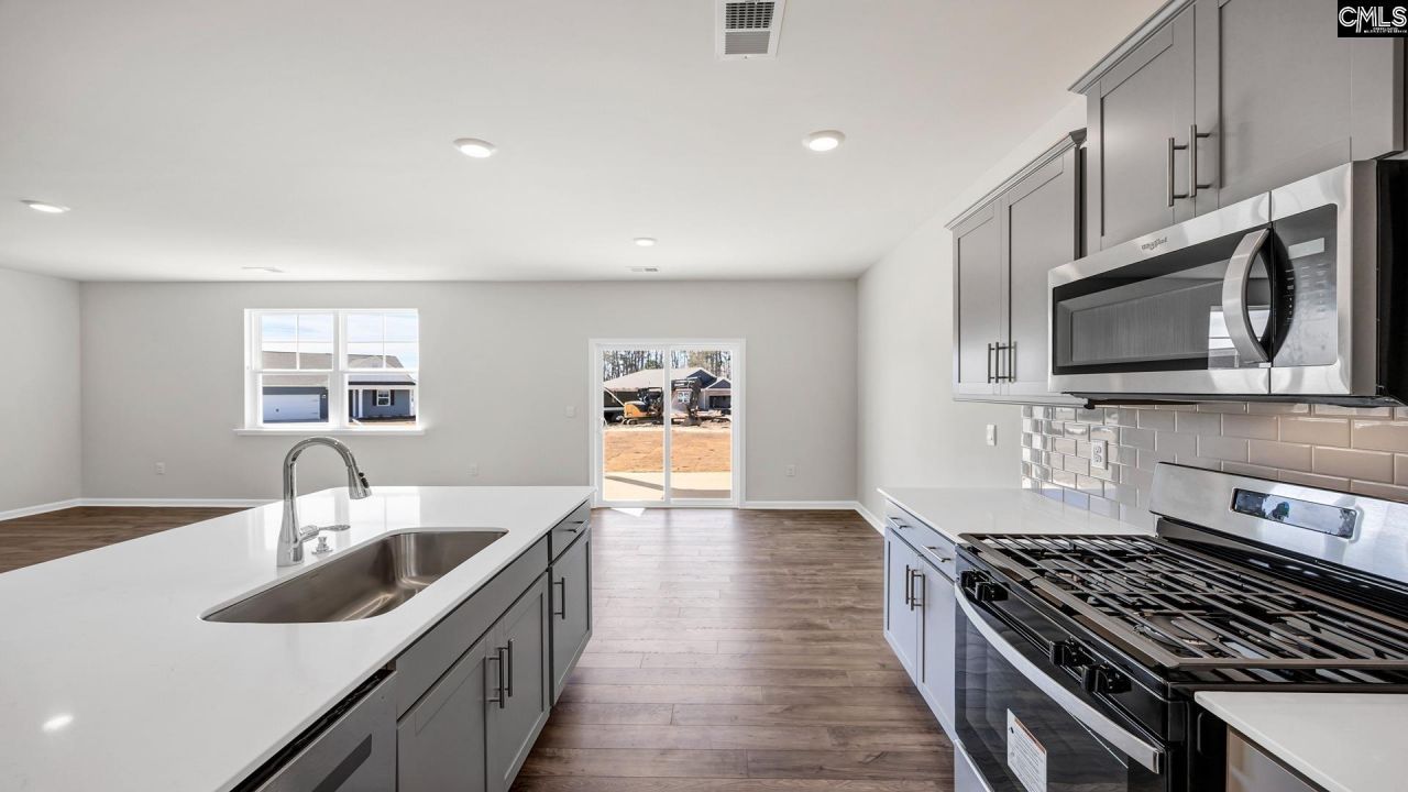 453 Leathertree Lane Photo 6