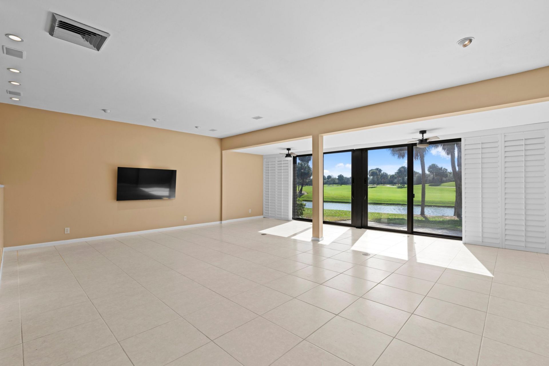 2435 Presidential Way, Unit E, West Palm Beach, FL 33401 Photo