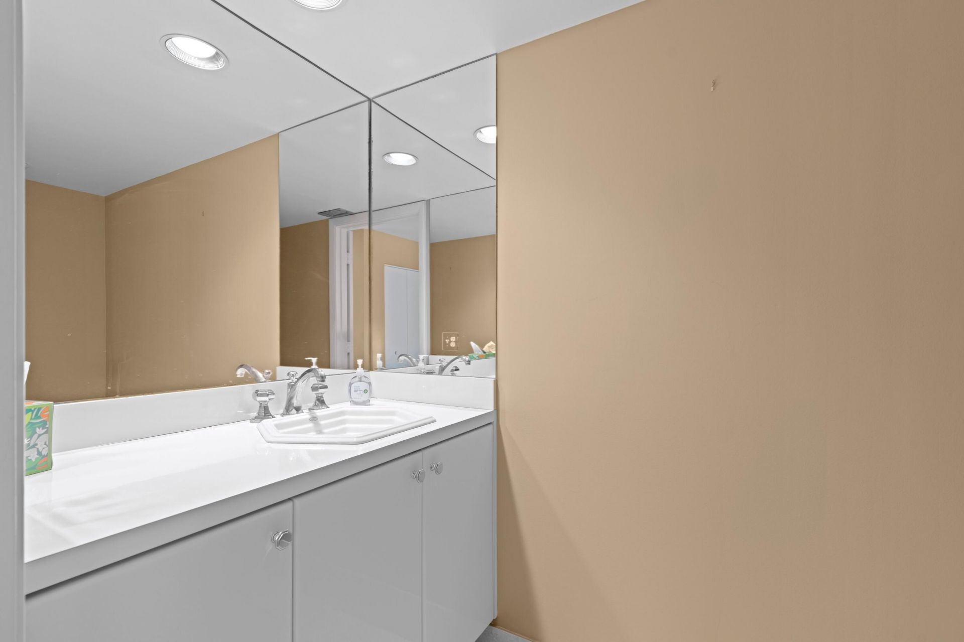 2435 Presidential Way, Unit E, West Palm Beach, FL 33401 Photo