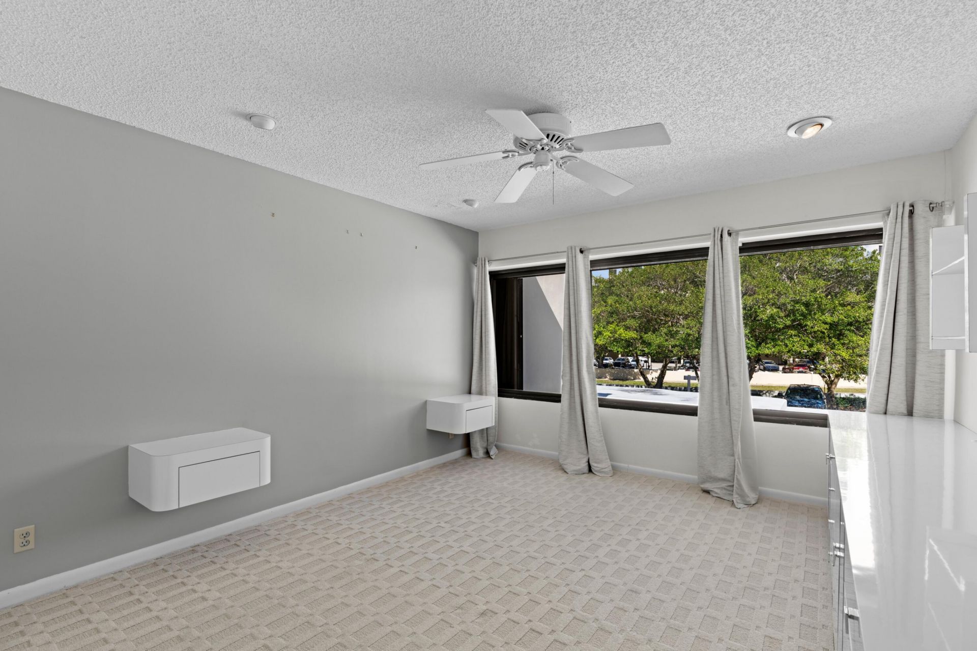 2435 Presidential Way, Unit E, West Palm Beach, FL 33401 Photo