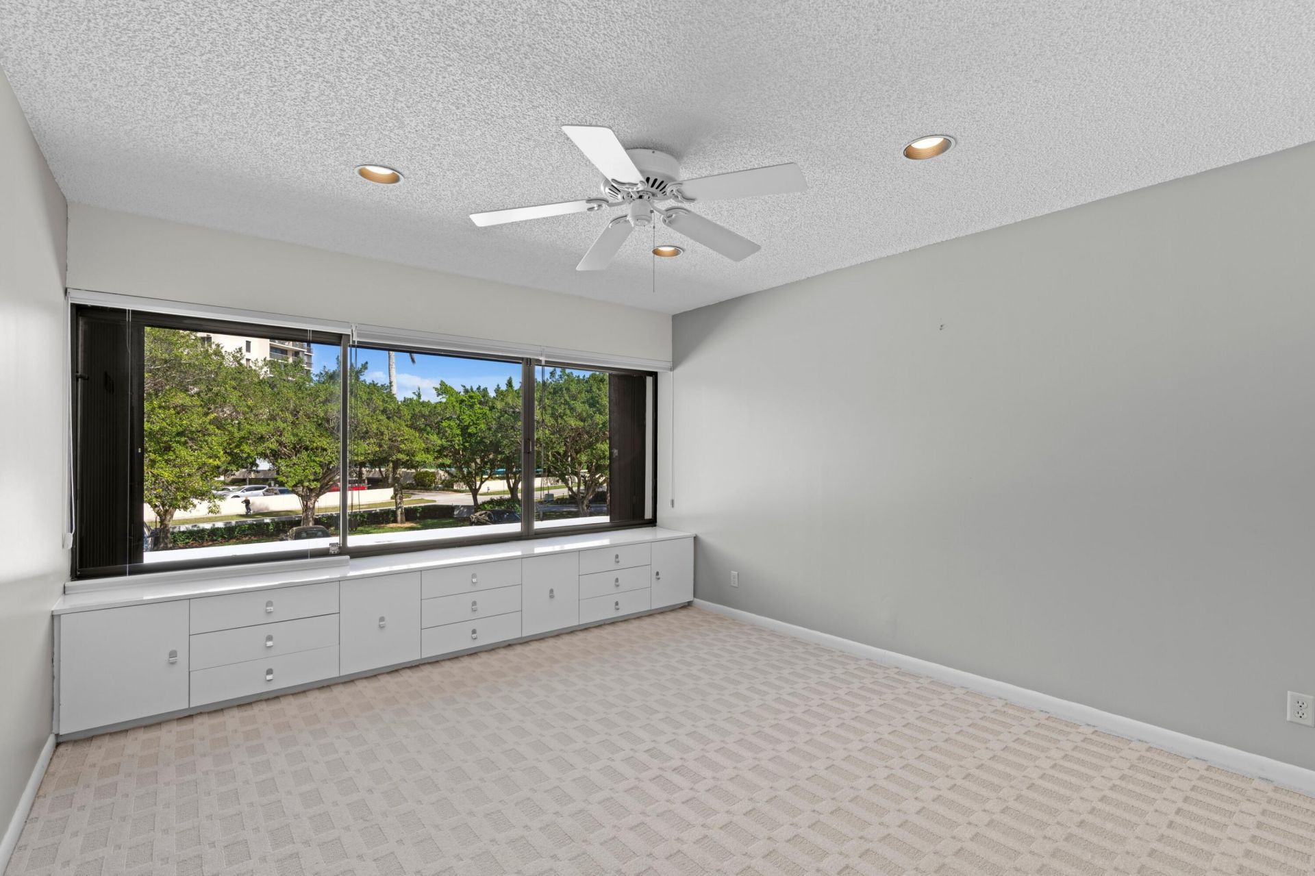 2435 Presidential Way, Unit E, West Palm Beach, FL 33401 Photo
