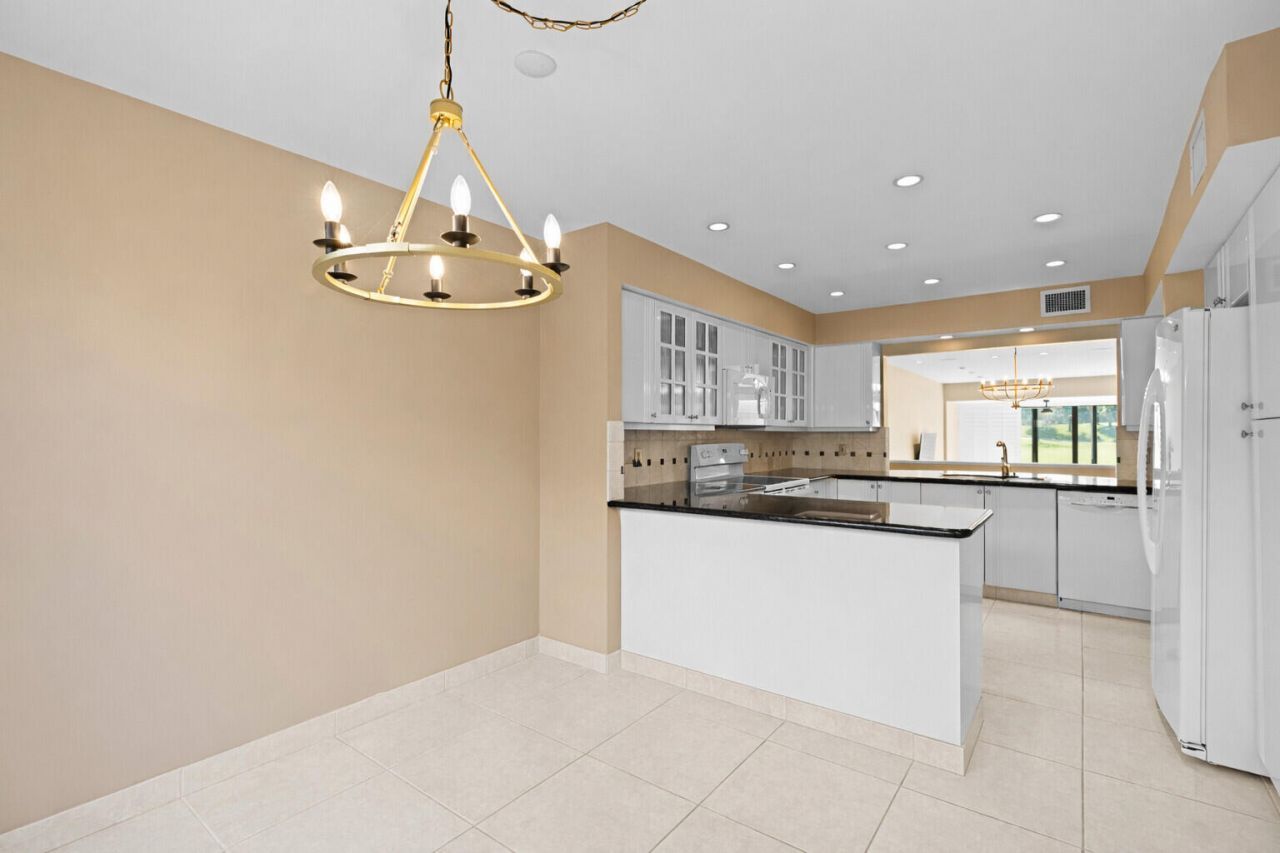 2435 Presidential Way, Unit E, West Palm Beach, FL 33401 Photo