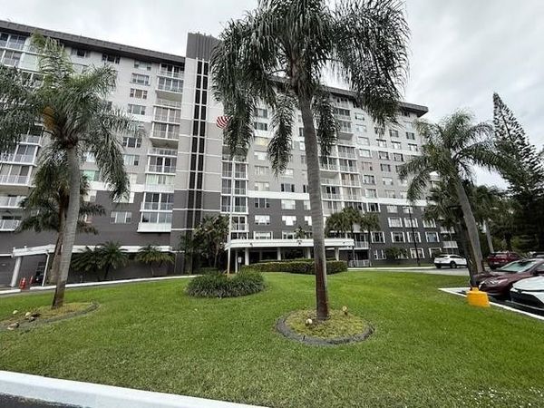 3850 Washington Street, Unit 703, Hollywood, FL 33021
