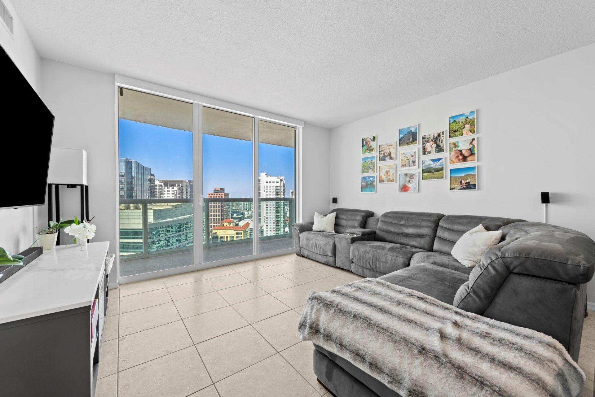 347 N New River Drive, Unit 2707, Fort Lauderdale, FL 33301 Photo