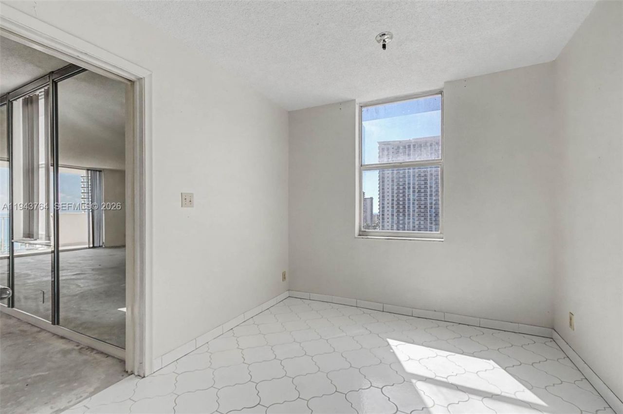 1865 S Ocean Dr, Unit 14M, Hallandale Beach, FL 33009 Photo