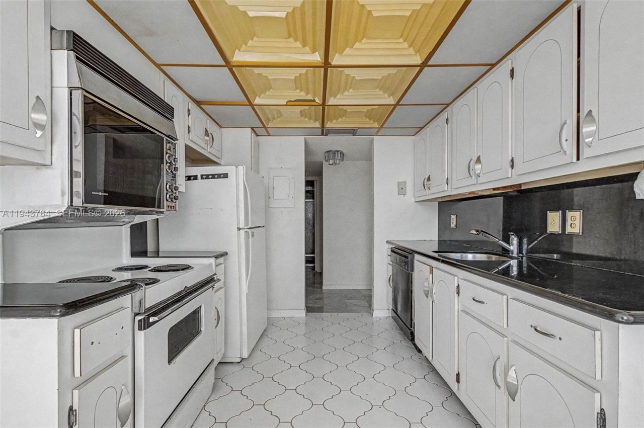 1865 S Ocean Dr, Unit 14M, Hallandale Beach, FL 33009 Photo