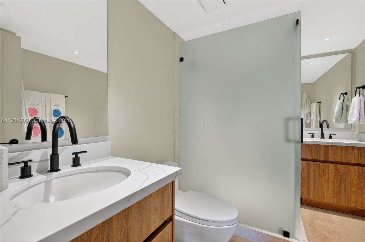 1 Grove Isle Dr, Unit A303, Miami, FL 33133 Photo