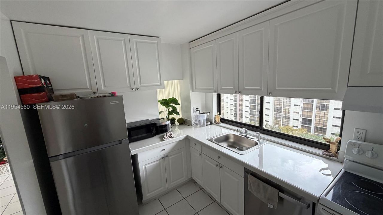 17011 N Bay Rd, Unit 912, Sunny Isles Beach, FL 33160 Photo