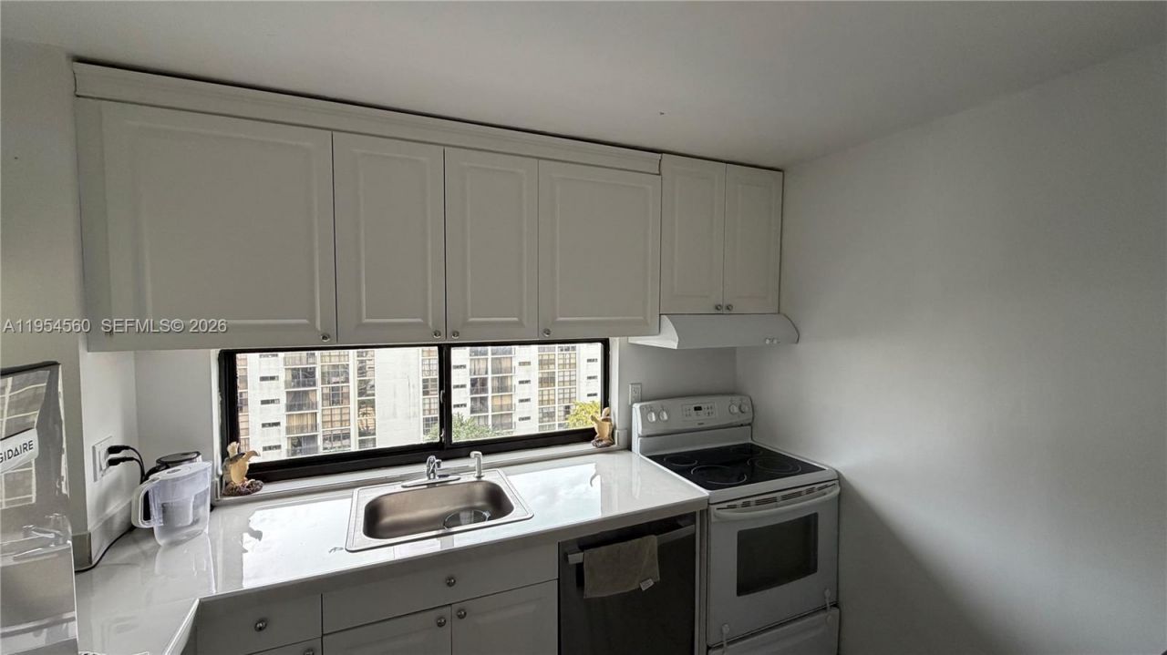 17011 N Bay Rd, Unit 912, Sunny Isles Beach, FL 33160 Photo