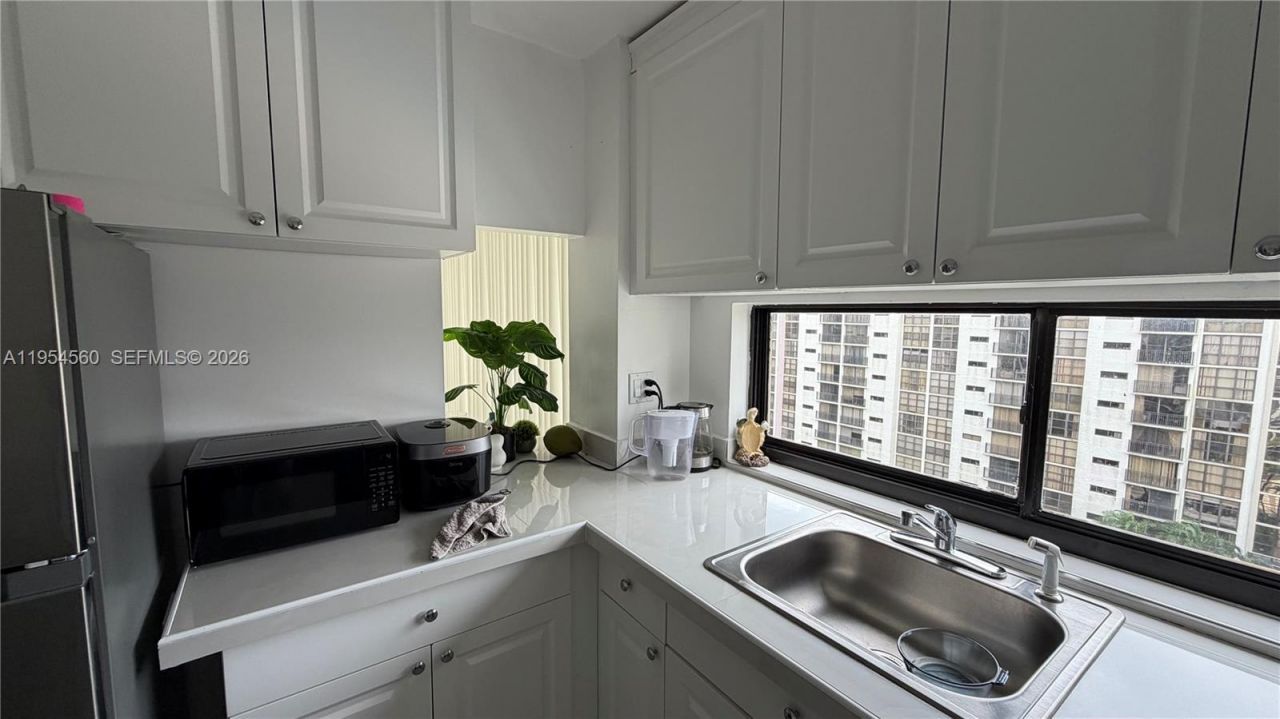 17011 N Bay Rd, Unit 912, Sunny Isles Beach, FL 33160 Photo