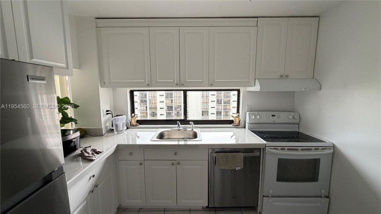 17011 N Bay Rd, Unit 912, Sunny Isles Beach, FL 33160 Photo