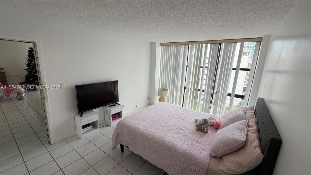 17011 N Bay Rd, Unit 912, Sunny Isles Beach, FL 33160 Photo