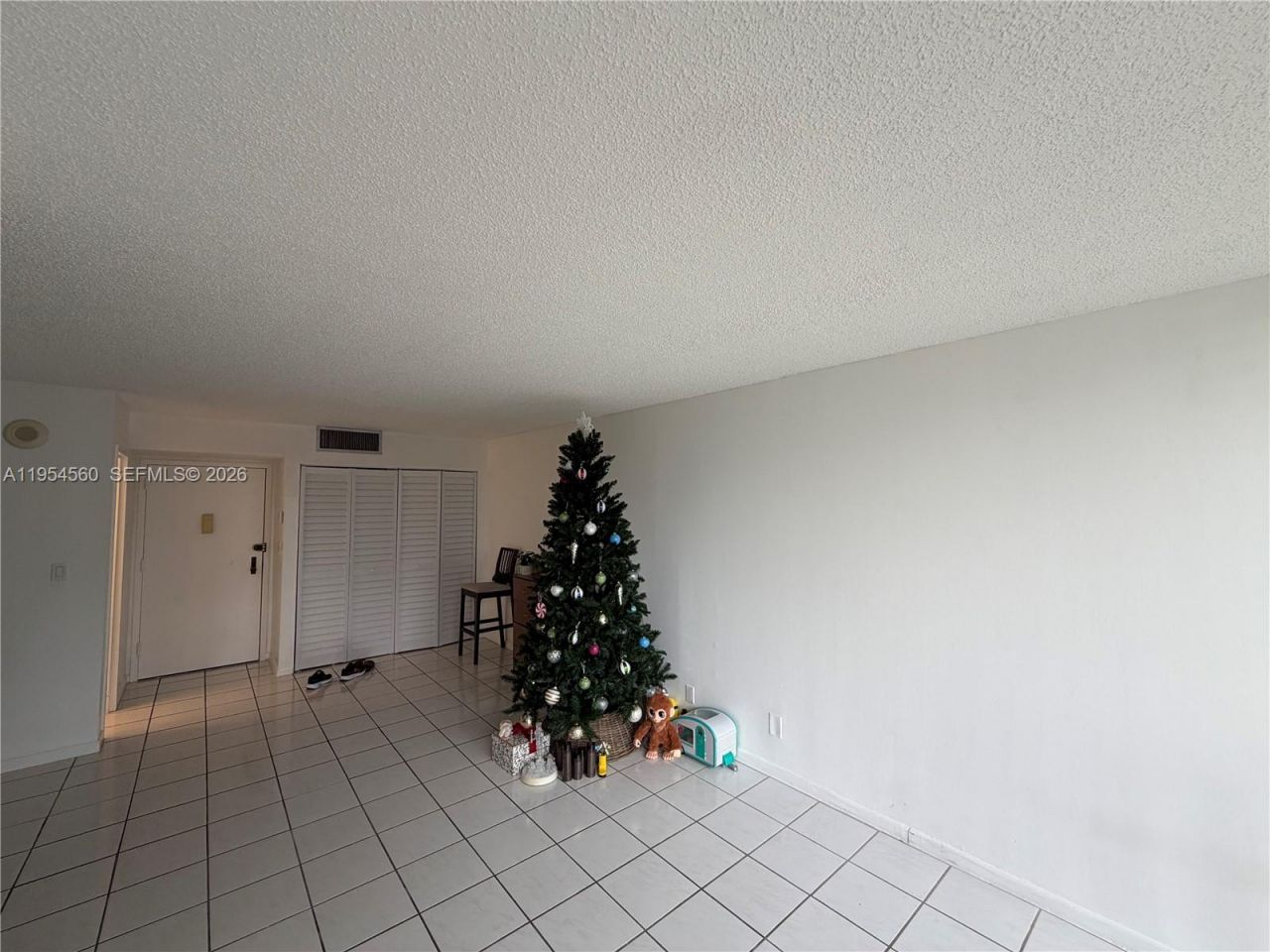 17011 N Bay Rd, Unit 912, Sunny Isles Beach, FL 33160 Photo