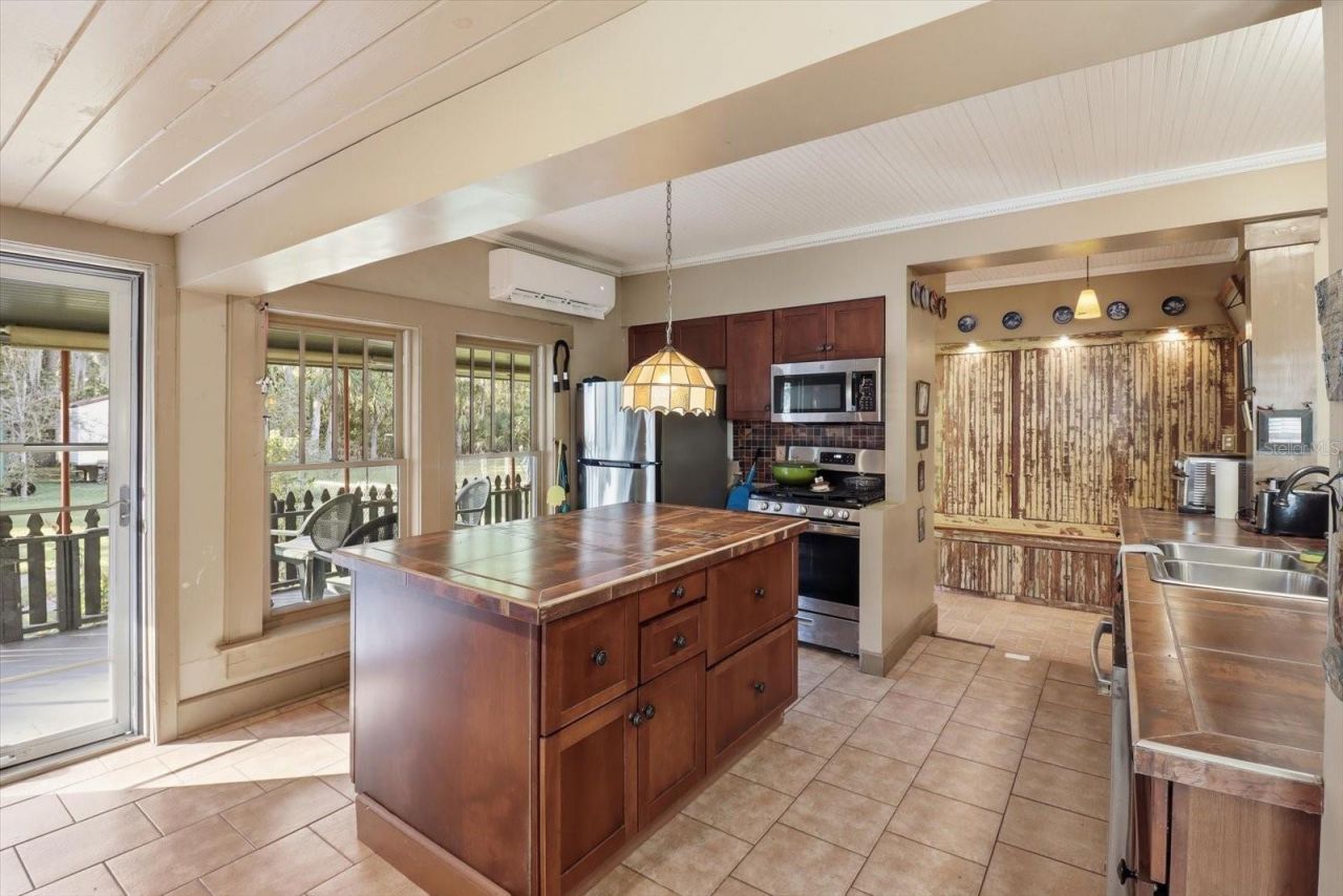 754 NE 2nd Avenue, Crystal River, FL 34428 Photo