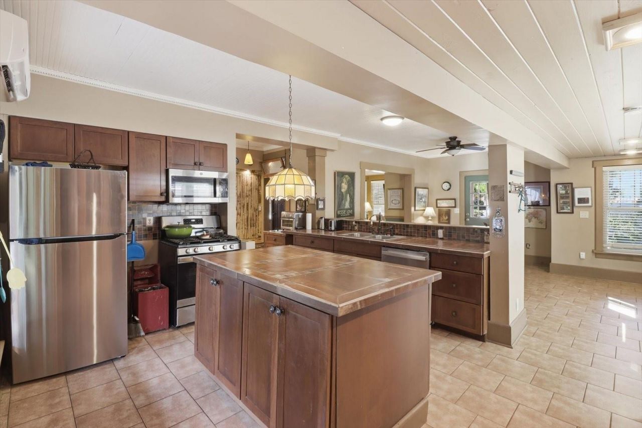 754 NE 2nd Avenue, Crystal River, FL 34428 Photo