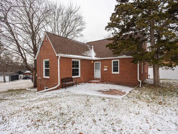 1102 67th Street, Windsor Heights, IA 50324