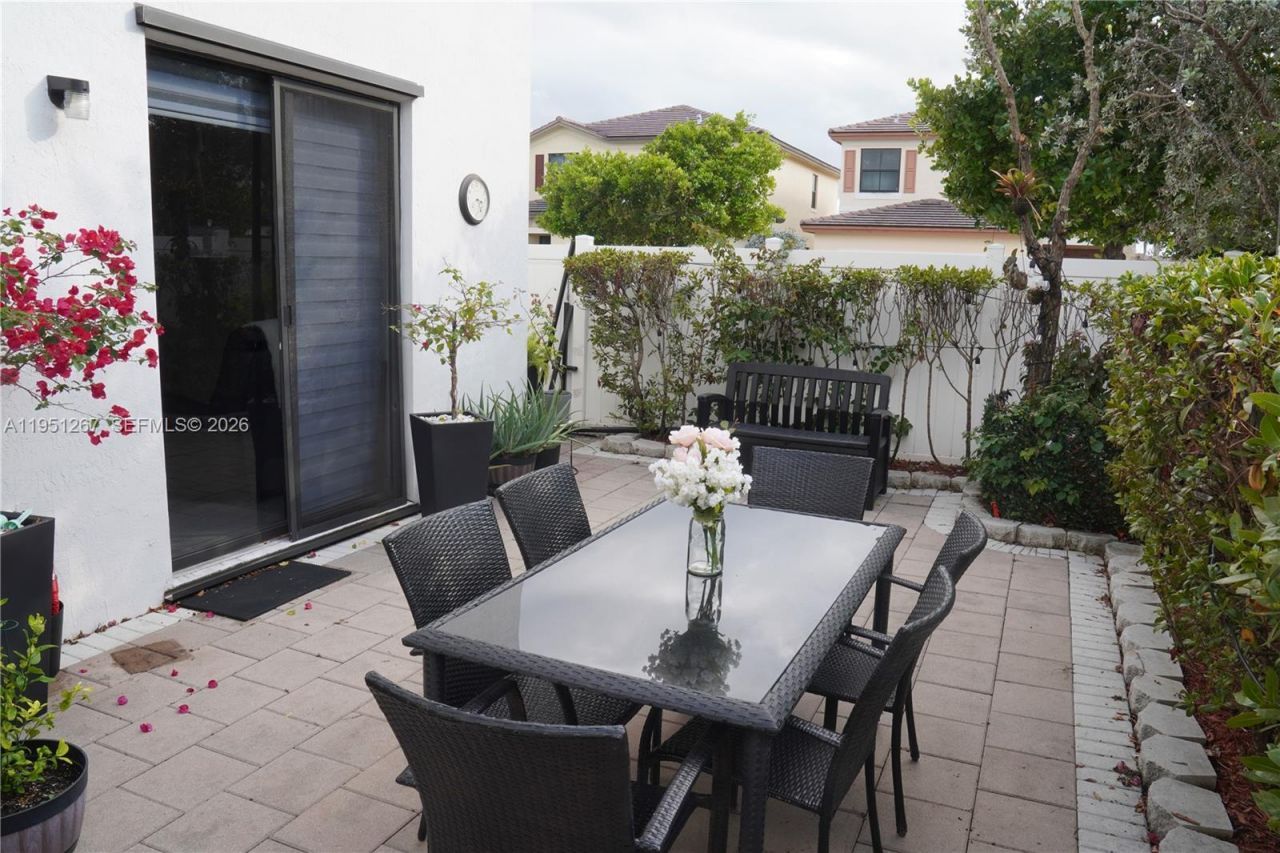 10306 W 33rd Ln, Hialeah, FL 33018 Photo