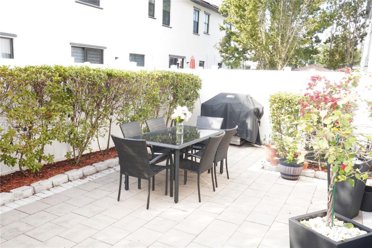 10306 W 33rd Ln, Hialeah, FL 33018 Photo