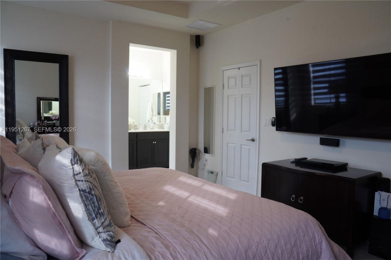 10306 W 33rd Ln, Hialeah, FL 33018 Photo