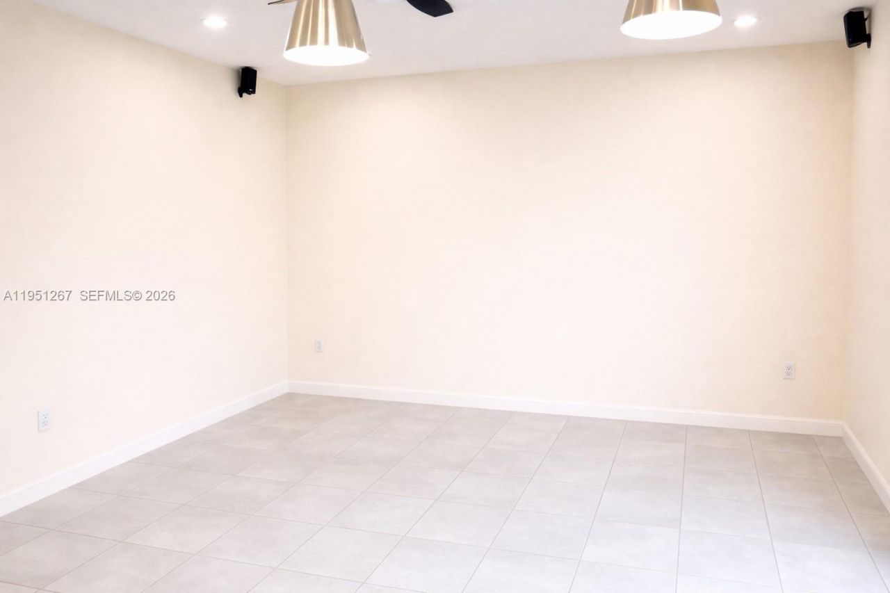 10306 W 33rd Ln, Hialeah, FL 33018 Photo