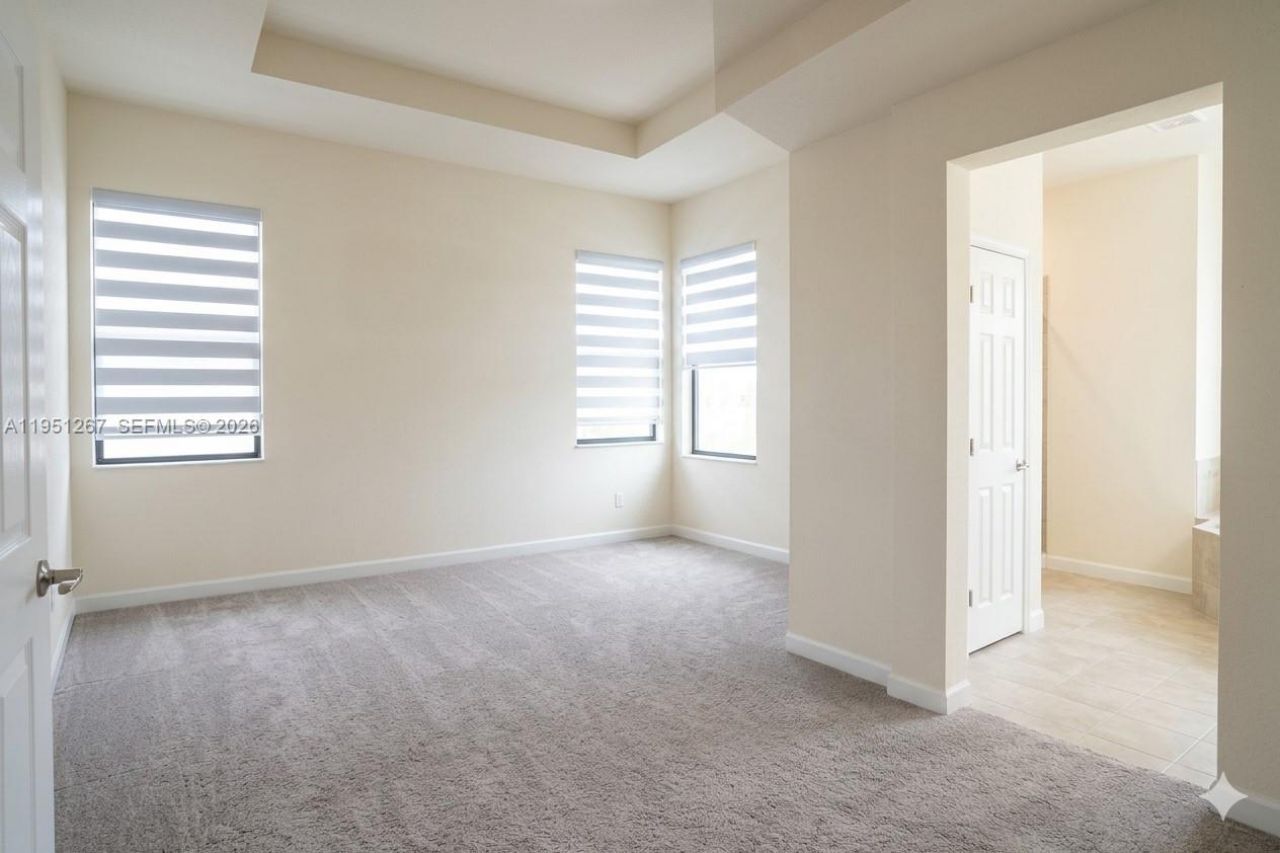 10306 W 33rd Ln, Hialeah, FL 33018 Photo