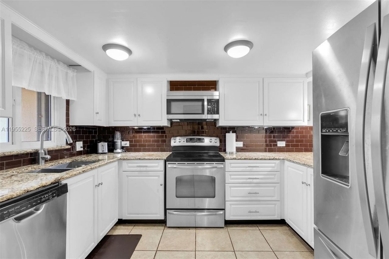 423 Sombrero Beach Rd, Unit 9, Marathon, FL 33050 Photo