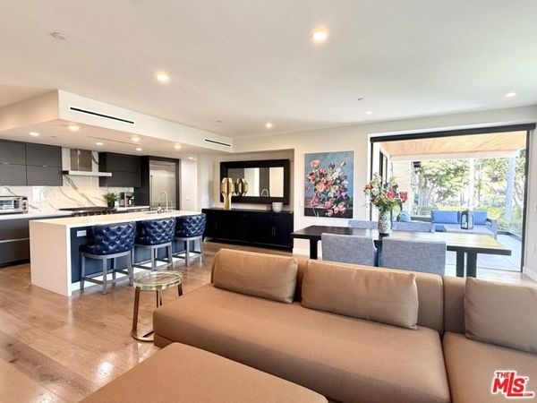 1017 N Croft Avenue, Unit 201, Los Angeles, CA 90069