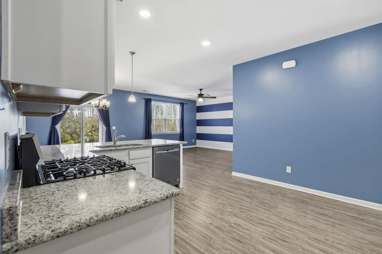 152 Legends Village Loop Photo 7