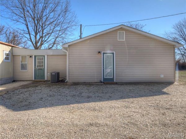 26147 N Carol Street, Warrenton, MO 63383