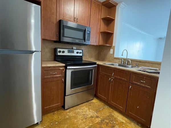 492 NW 165th Street Rd, Miami, FL 33169