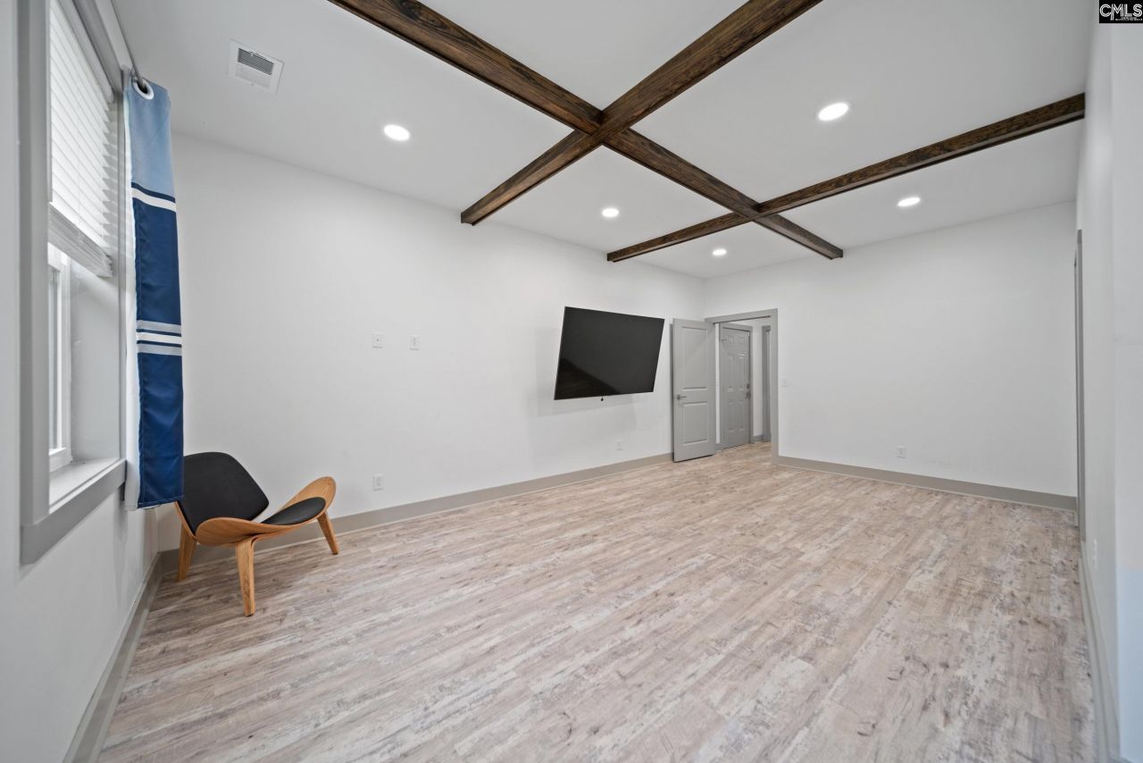 5065 Seymour Road  Photo 4