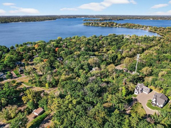 1610 Briarwood Avenue, Mahtomedi, MN 55115