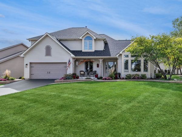 717 Clarendon Lane, Aurora, IL 60504