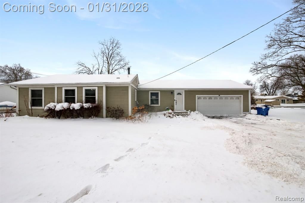 1298 S Cass Lake Road, Waterford Township, MI 48328 Main Photo