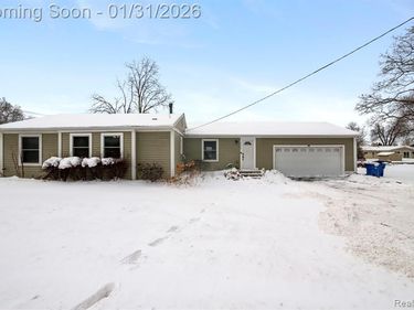 1298 S Cass Lake Road, Waterford Twp, MI 48328