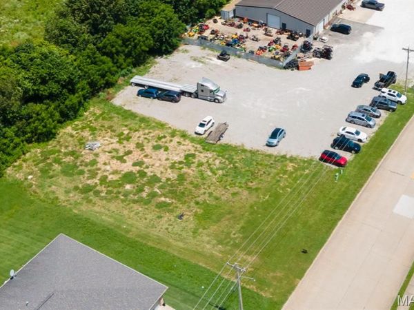 202-204 W Deerwood Drive, Jackson, MO 63755