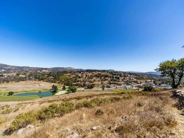 3824 Skyfarm Drive, Santa Rosa, CA 95403