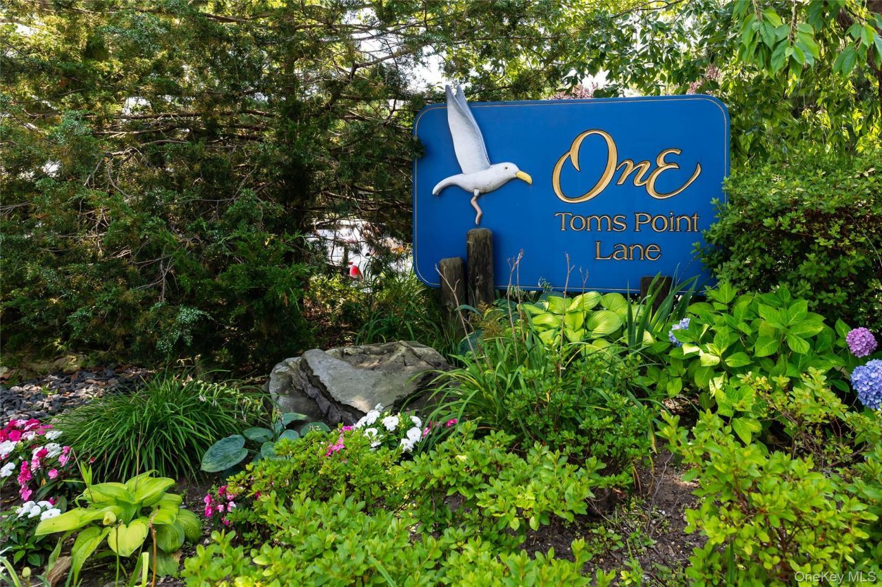 1 Toms Point Lane, Unit apt C Buil, Port Washington, NY 11050 Main Photo