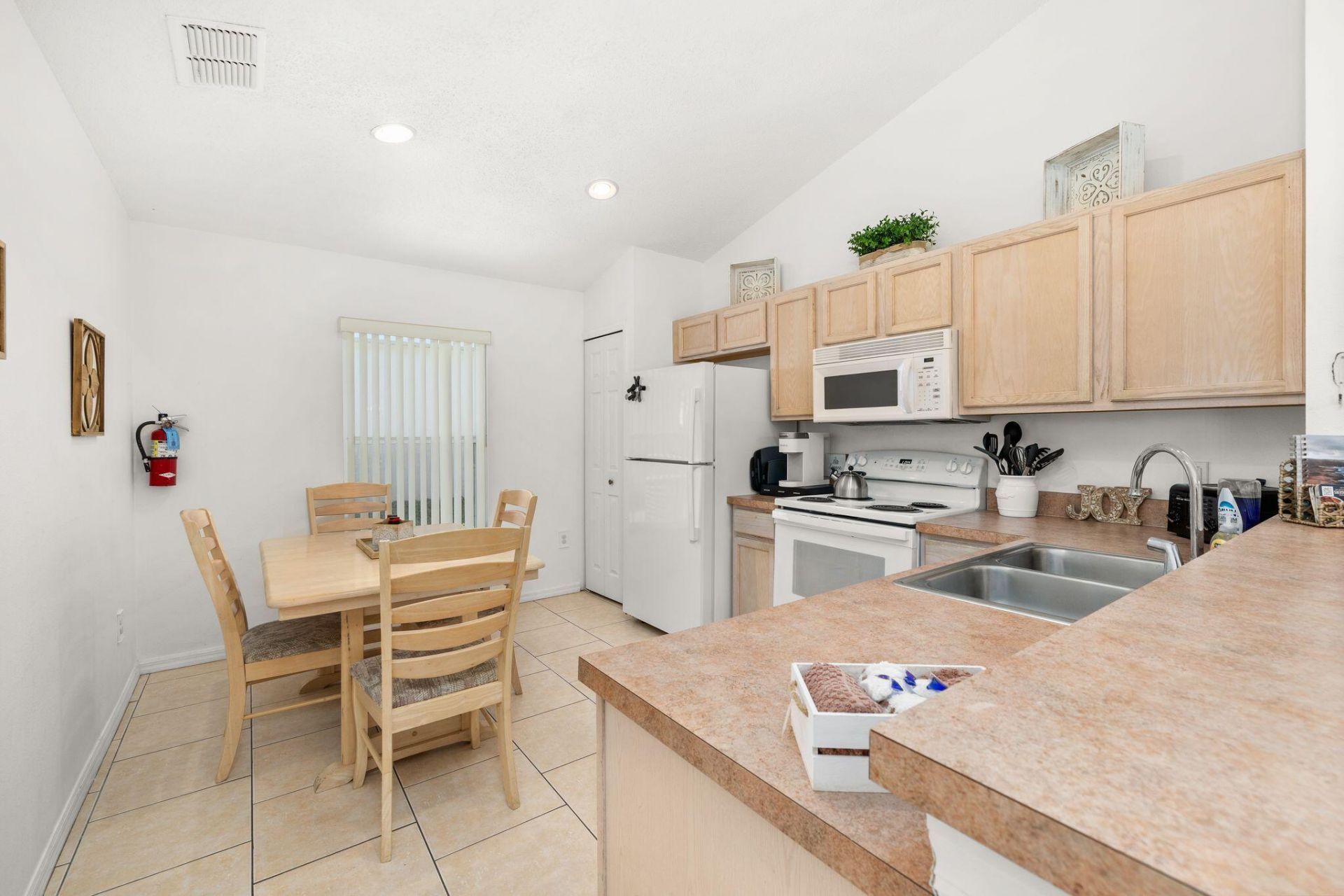 128 Pine Cone Drive, Davenport, FL 33897 Photo