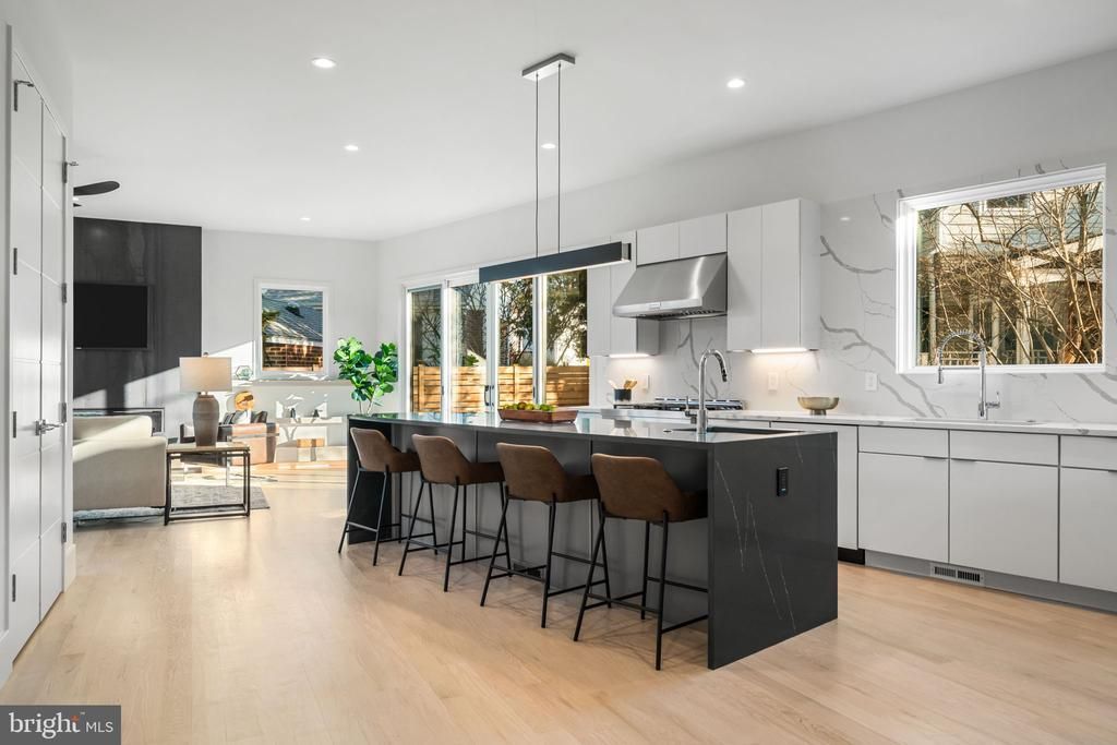 4810 3rd Street N, Arlington, VA 22203 Main Photo