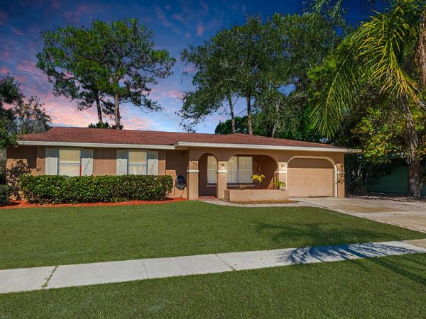 425 NE Electra Avenue, Port Saint Lucie, FL 34983